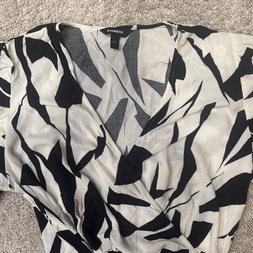 Express Black and White Abstract Tie-Waist Blouse - Picture 2 of 2